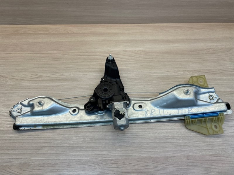 Стеклоподъемник    двери