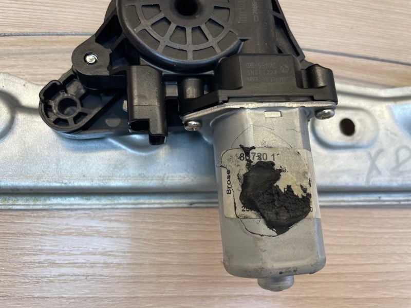 Стеклоподъемник    двери