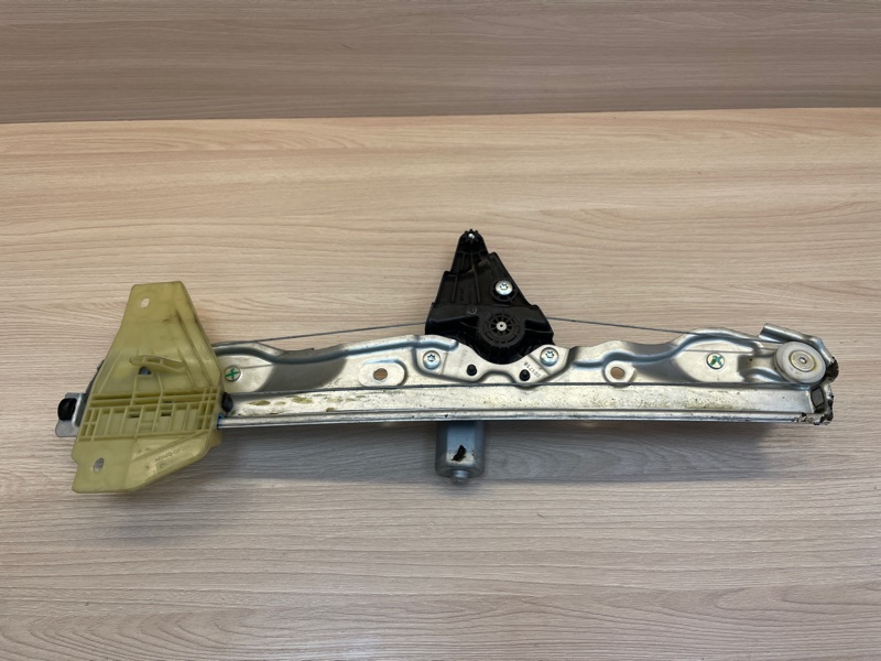 Стеклоподъемник    двери