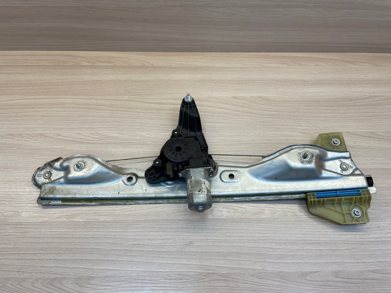 Стеклоподъемник    двери