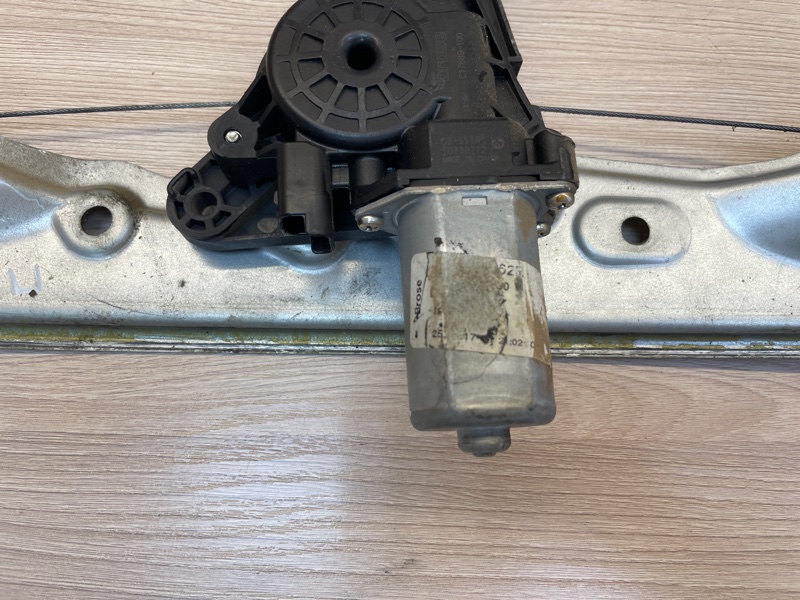 Стеклоподъемник    двери