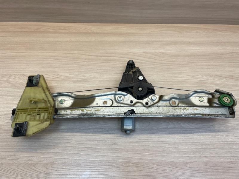 Стеклоподъемник    двери