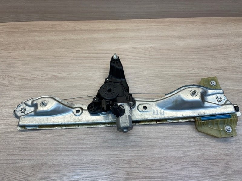 Стеклоподъемник    двери