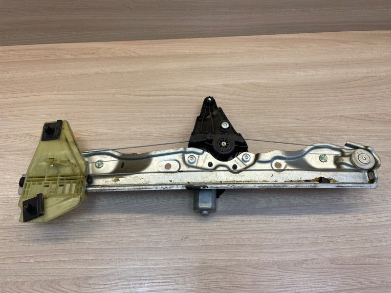 Стеклоподъемник    двери