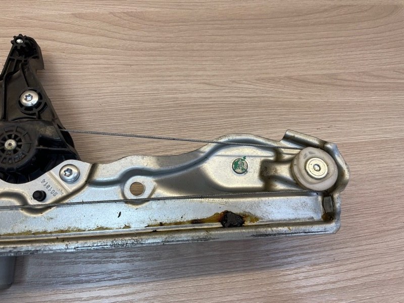 Стеклоподъемник    двери