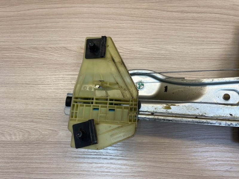 Стеклоподъемник    двери