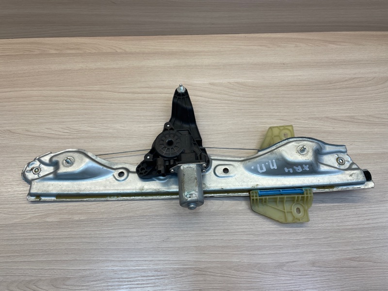 Стеклоподъемник    двери