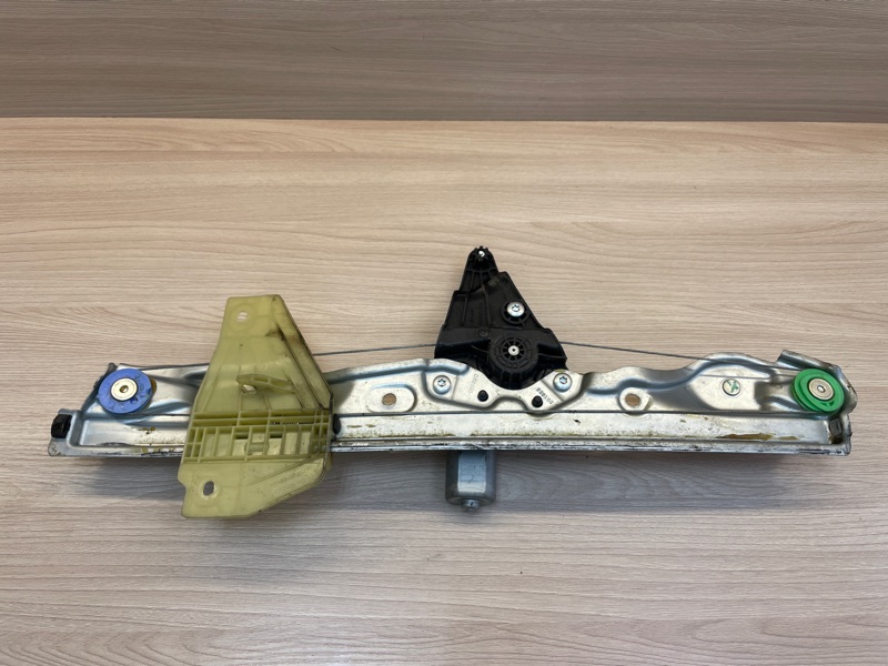 Стеклоподъемник    двери