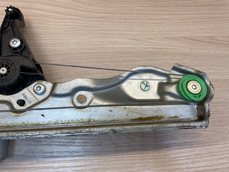 Стеклоподъемник    двери