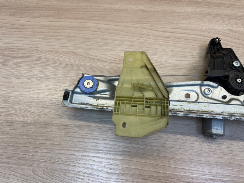 Стеклоподъемник    двери