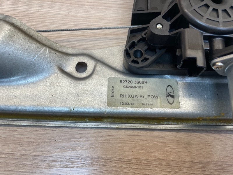 Стеклоподъемник    двери