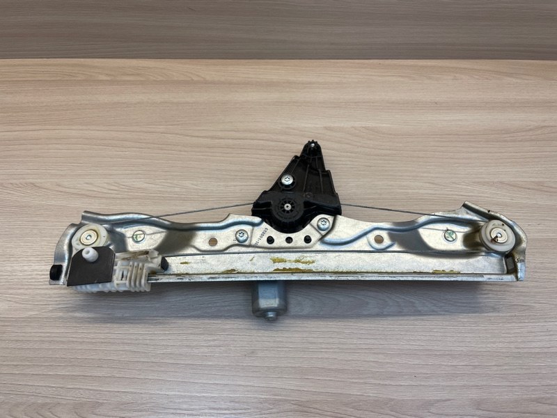 Стеклоподъемник    двери