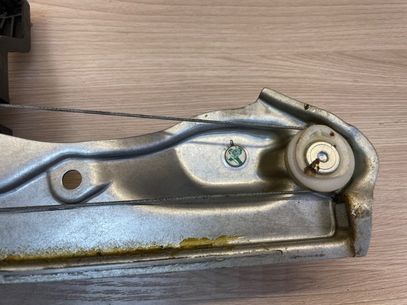 Стеклоподъемник    двери