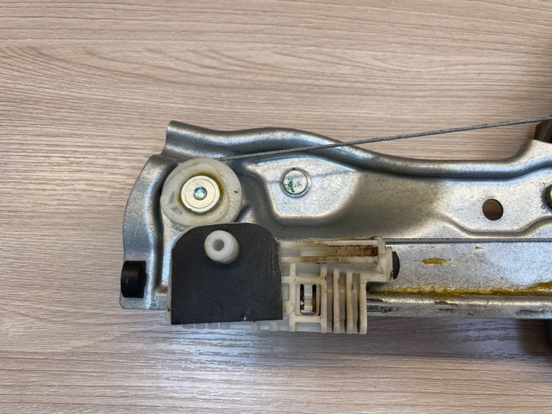 Стеклоподъемник    двери