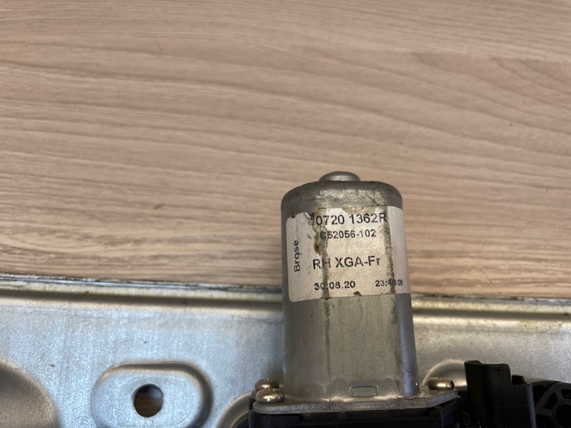 Стеклоподъемник    двери