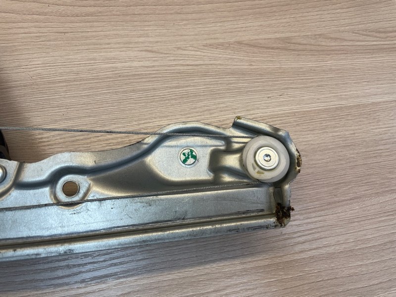 Стеклоподъемник    двери