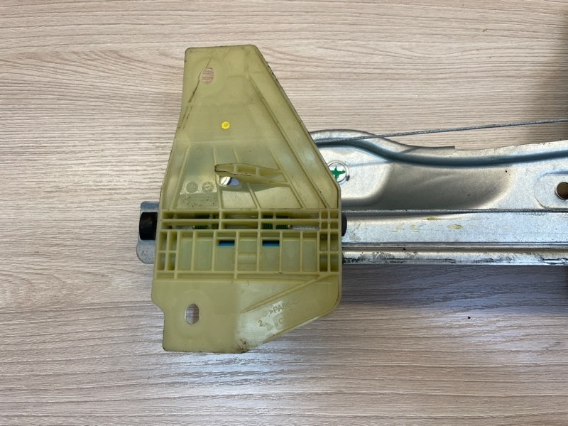 Стеклоподъемник    двери