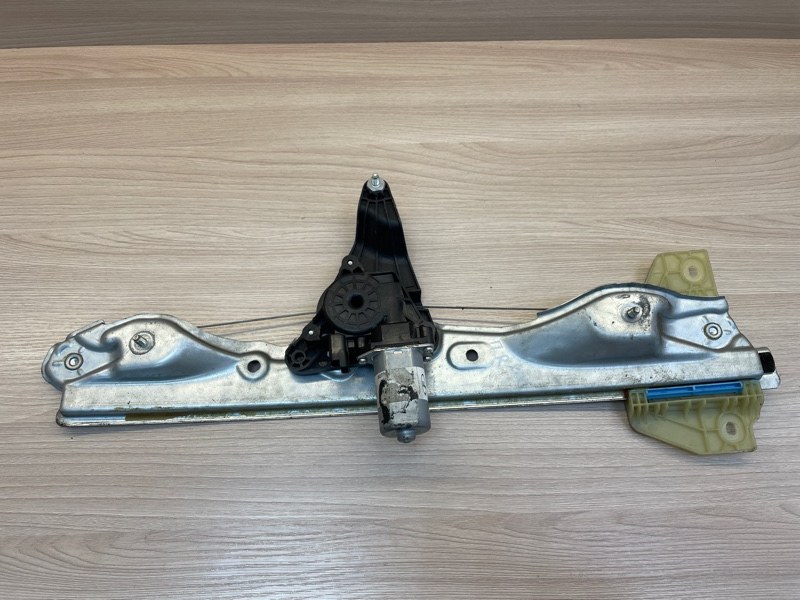 Стеклоподъемник    двери