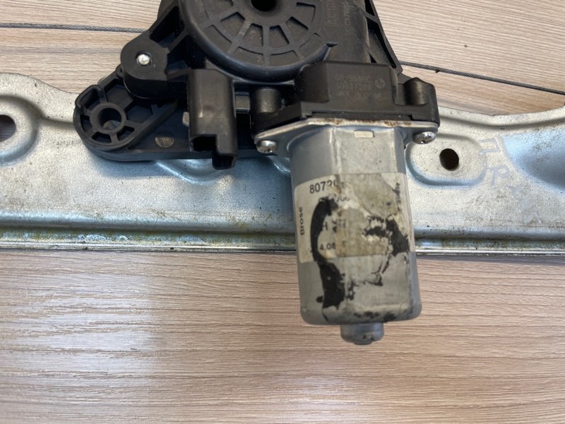 Стеклоподъемник    двери