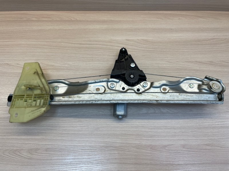 Стеклоподъемник    двери