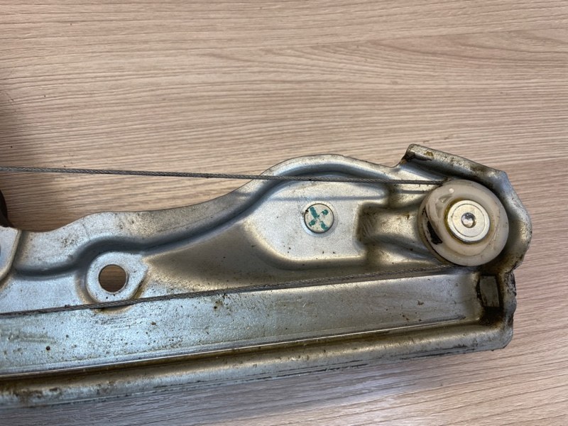 Стеклоподъемник    двери