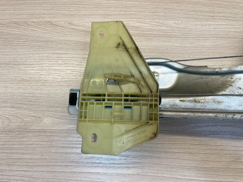 Стеклоподъемник    двери