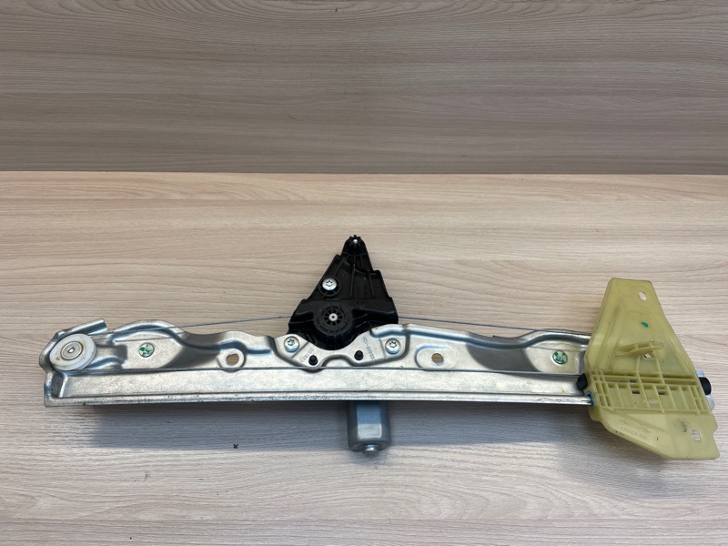 Стеклоподъемник    двери