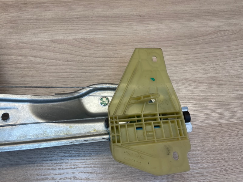 Стеклоподъемник    двери