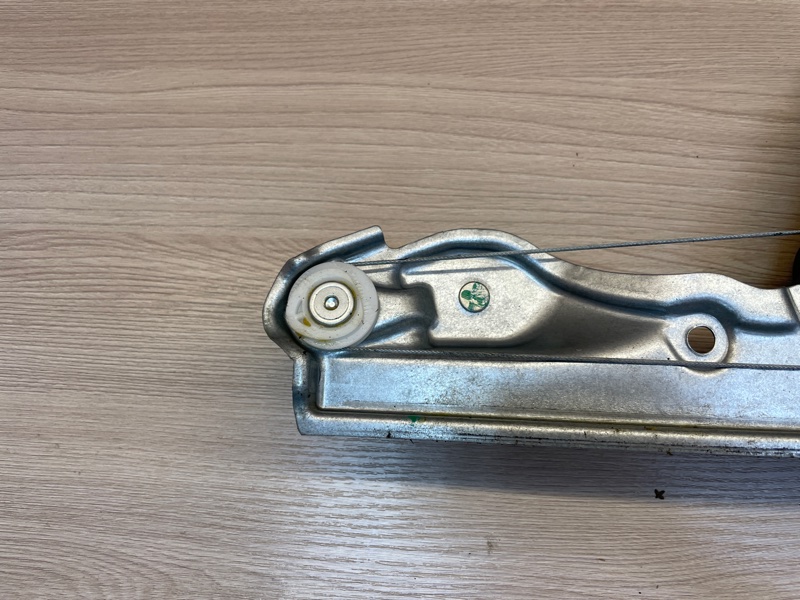 Стеклоподъемник    двери