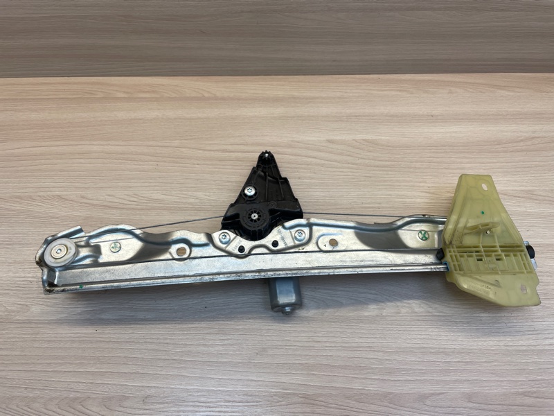 Стеклоподъемник    двери