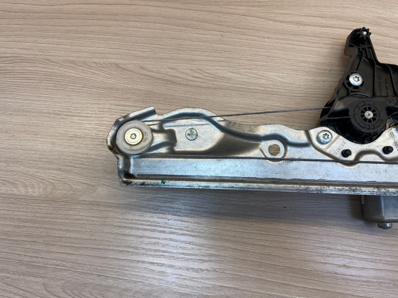 Стеклоподъемник    двери