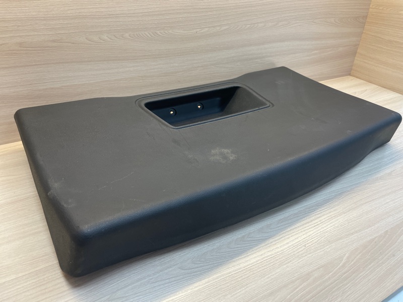 Обшивка двери багажника