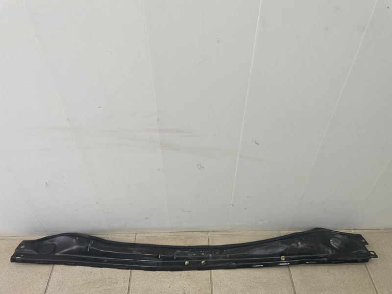 Планка под жабо