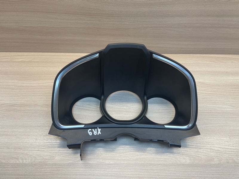 Козырек щитка приборов