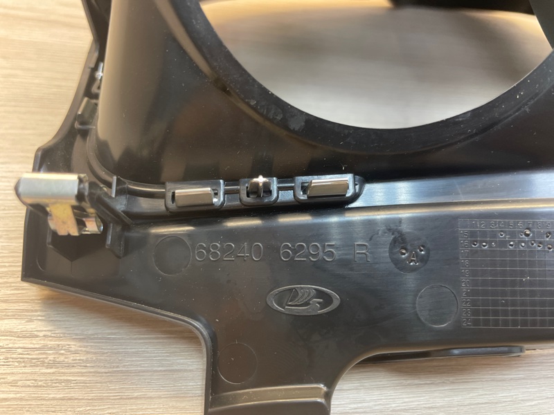 Козырек щитка приборов