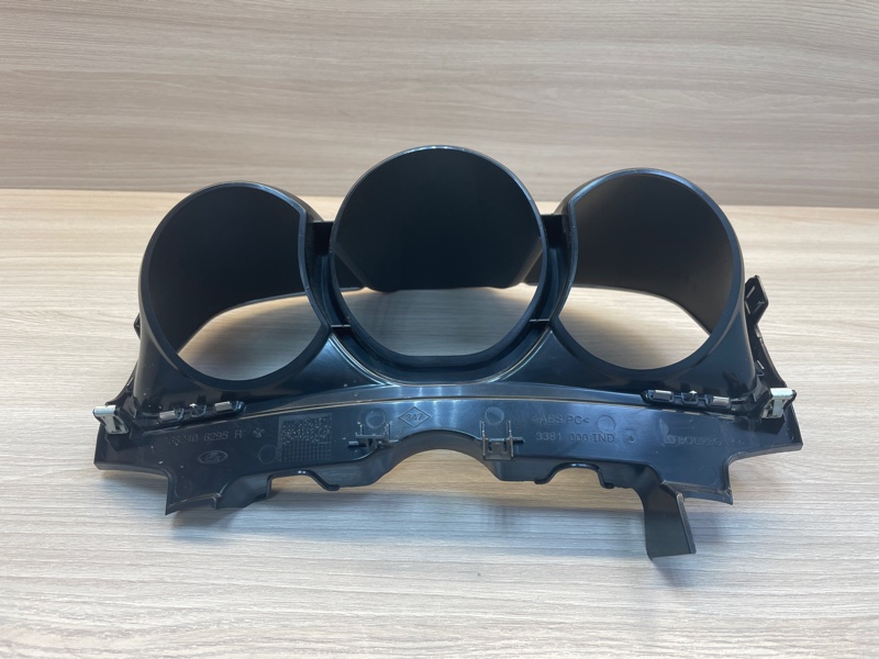 Козырек щитка приборов