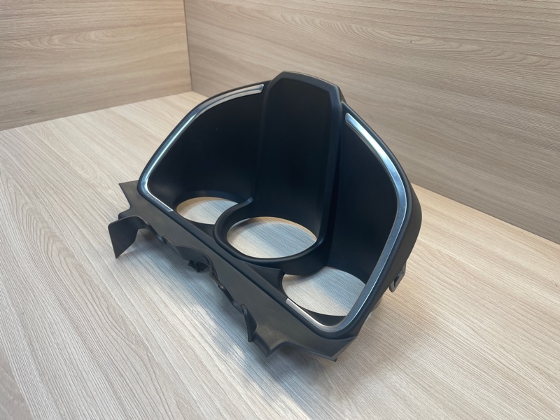 Козырек щитка приборов