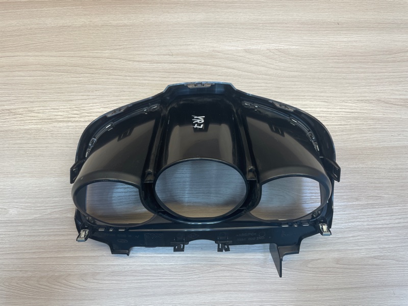 Козырек щитка приборов