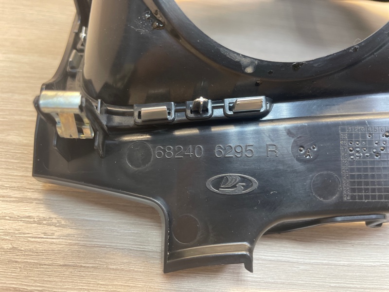 Козырек щитка приборов