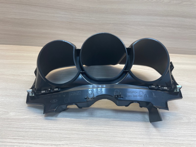 Козырек щитка приборов