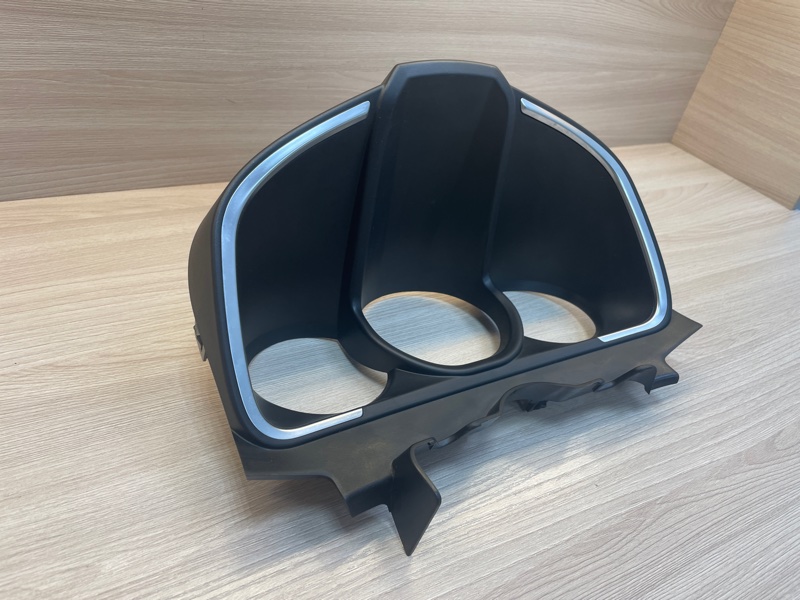 Козырек щитка приборов