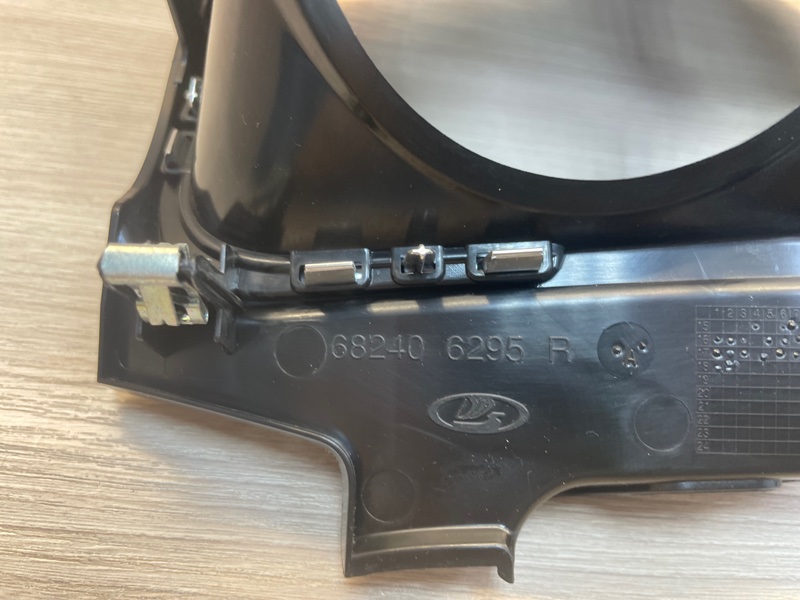 Козырек щитка приборов