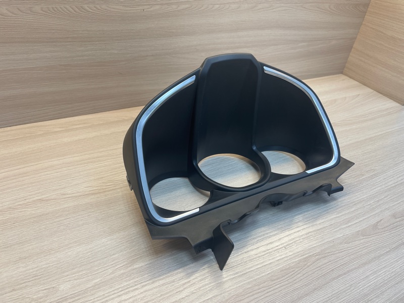 Козырек щитка приборов