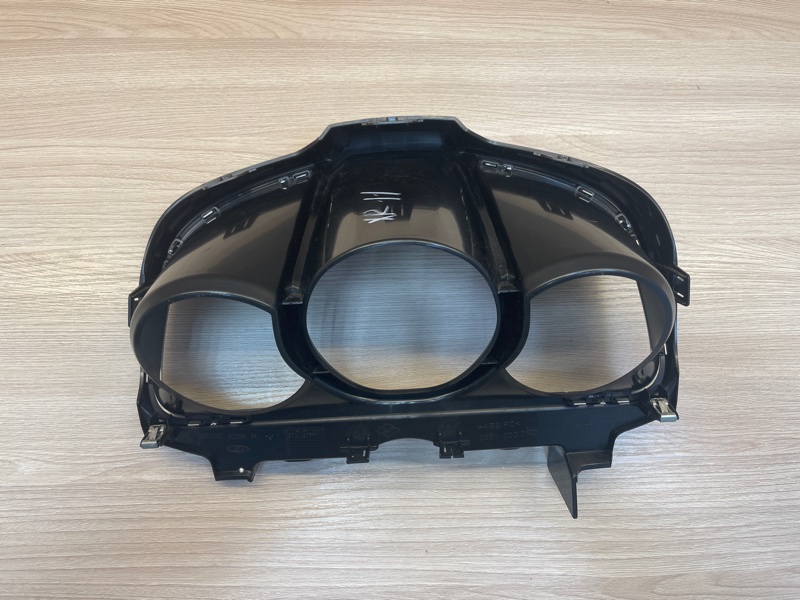 Козырек щитка приборов