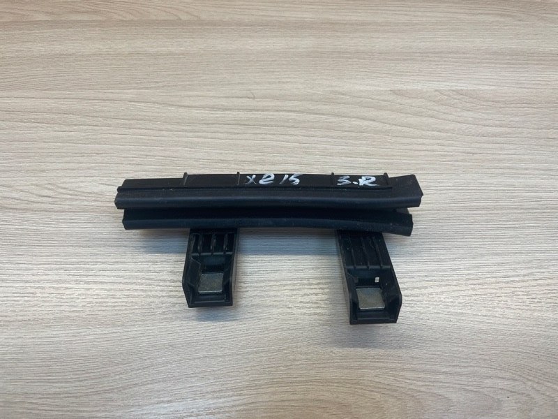 Направляющая стекла    двери