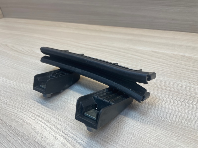 Направляющая стекла    двери