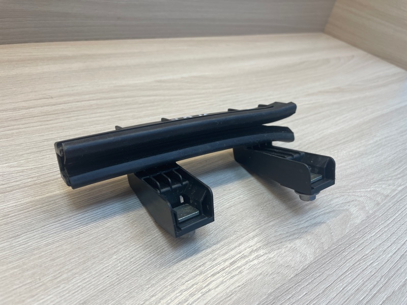 Направляющая стекла    двери