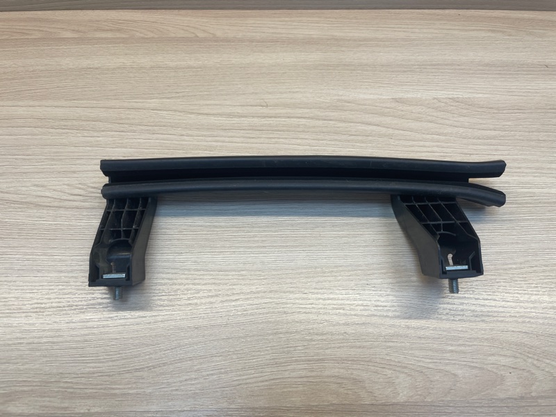 Направляющая стекла     двери