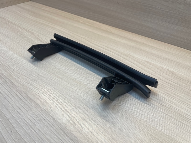 Направляющая стекла     двери