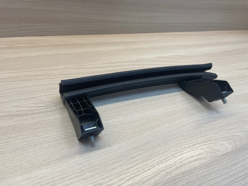 Направляющая стекла     двери